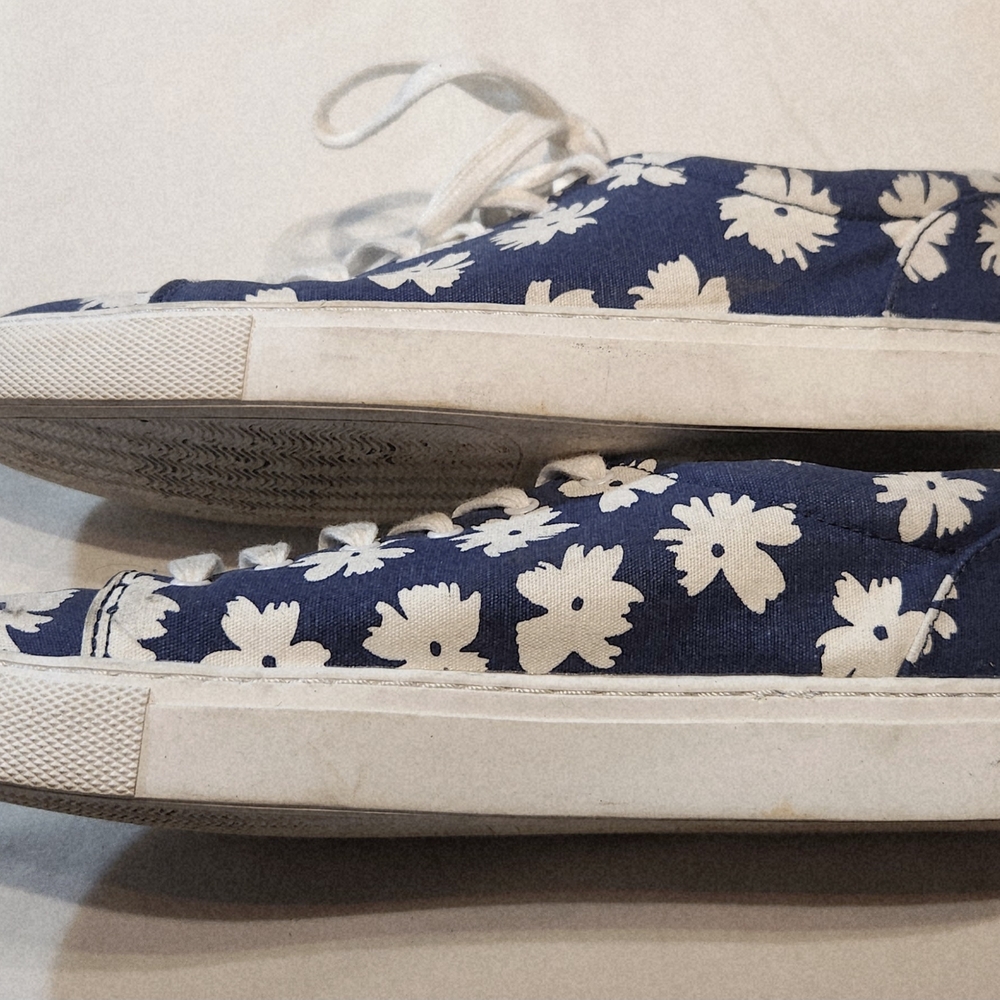 ⭐️J. Crew Navy Sneakers White Floral Design Casual Streetwear Comfort  Size 9.5 - Picture 3 of 5